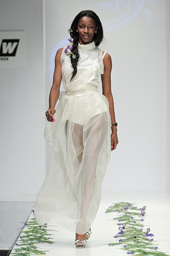 20100406 Russian Fashion Week. Благотворительный показ «Все, что возможно». Фотография Александра Азарова, агентство «Артефакт»