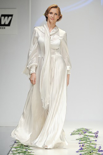 20100406 Russian Fashion Week. Благотворительный показ «Все, что возможно». Фотография Александра Азарова, агентство «Артефакт»