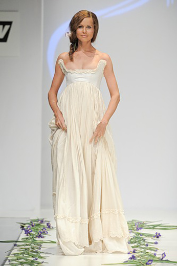 20100406 Russian Fashion Week. Благотворительный показ «Все, что возможно». Фотография Александра Азарова, агентство «Артефакт»