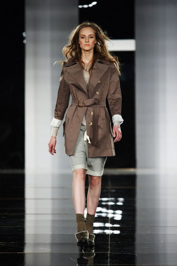 20100523 Aurora Fashion Week. Показ коллекции Лилии Пустовит. Фотография с сайта  http://www.aurorafashionweek.com.