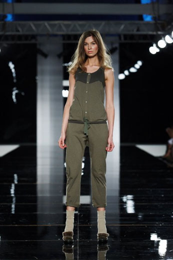 20100523 Aurora Fashion Week. Показ коллекции Лилии Пустовит. Фотография с сайта  http://www.aurorafashionweek.com.
