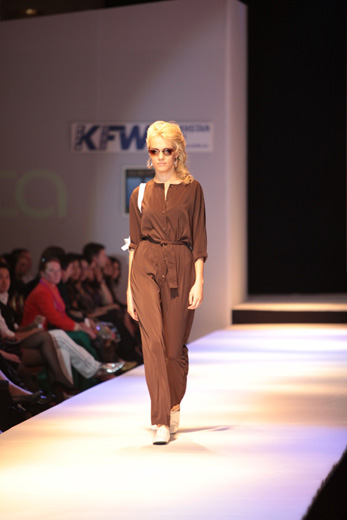 20110430, Kazakhstan Fashion Week, Mechanical piano (Алма-Ата, Казахстан) коллекция «Хрупкие мечты». Фотография предоставлена организаторами KFW.