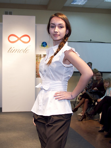 20110511 Сочинский институт моды, бизнеса и права («СИМБиП»), показ коллекции детской и подростковой одежды для учащихся школ и гимназий московской компании Timole. Фотография предоставлена организаторами мероприятия.