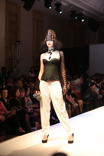 20110430, Kazakhstan Fashion Week, Kamila Kurbani (Алма-Ата, Казахстан) коллекция Mixing seasons. Фотография предоставлена организаторами KFW.