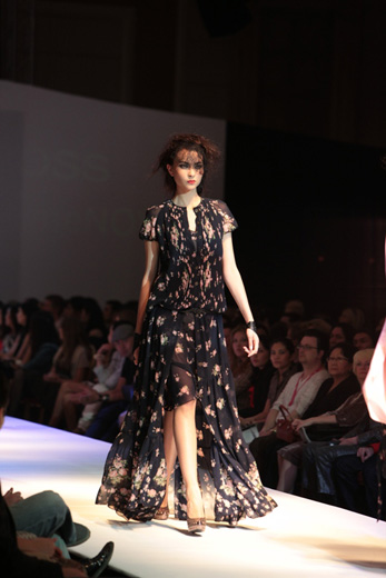 20110603 Kazakhstan Fashion Week, Aida KaumeNOVA, коллекция сезона осень/зима 2011/2012 «Реквием». Фотография предоставлена организаторами KFW.