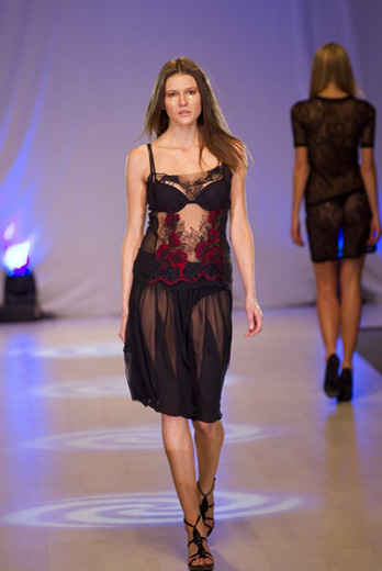 20101029 Alisa Shevo, Неделя моды во Львове, показ коллекции сезона весна-лето 2011 Fioritura. Фотографии предоставлены организаторами.