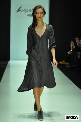 20110401 Mercedes-Benz fashion week Russia. Показ коллекции Юлии Лапшиной (сезон осень-зима 2011/2012). Фотография Андрея Ревенко, ИА «РИА МОДА».