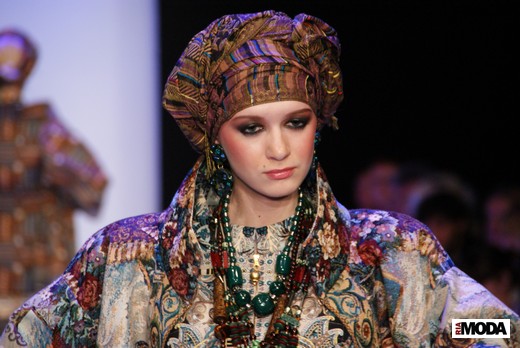 20110331 Показ коллекции Вячеслава Зайцева (сезон онсень-зима 2011/2012). Фотография Дэниела Андерсона, ИА РИА МОДА.