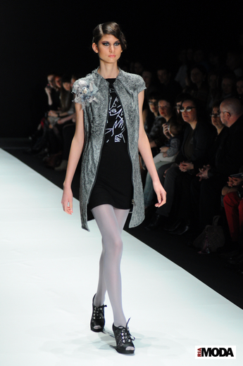 20110411 Mercedes-Benz Fashion Week Russia, Яна Гатауллина, коллекция сезона осень-зима 2011/12 «Признание». Фотография Андрея Ревенко, ИА «РИА МОДА».