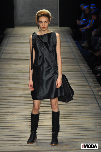 20110412 Mercedes-Benz Fashion Week Russia, Юлия Николаева, коллекция сезона осень-зима 2011-2012 Hard Romantic. Фотография Андрея Ревенко, ИА «РИА МОДА».