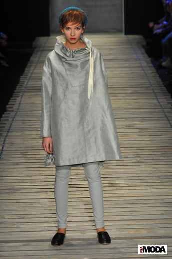 20110412 Mercedes-Benz Fashion Week Russia, Юлия Николаева, коллекция сезона осень-зима 2011-2012 Hard Romantic. Фотография Андрея Ревенко, ИА «РИА МОДА».