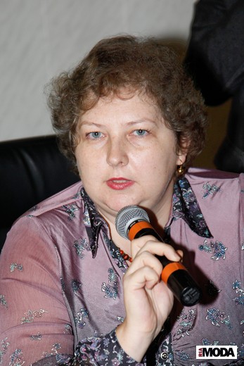Ирина Иванова, начальник отдела организации легкой промышленности и народных промыслов Министерства промышленности и торговли РФ. Фотография Натальи Бухониной, ИА «РИА Мода»
