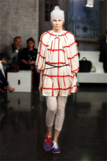 20100423 Показ дизайн студии Nina Donis. Фотография Виктора Бойко. Предоставлено организаторами.