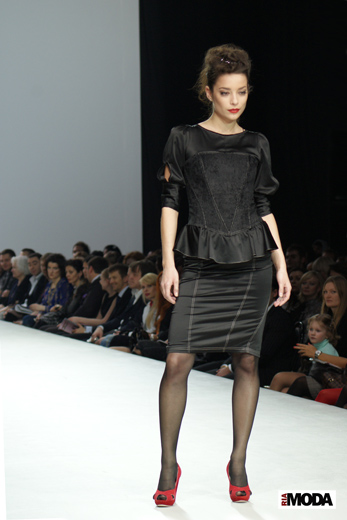 20100326 Volvo – Неделя моды в Москве. Показ коллекции «DRESS-CODE» (сезон осень-зима 2010/2011) Нади Славиной. Фотография Вячеслава Малыхина, ИА «РИА МОДА».