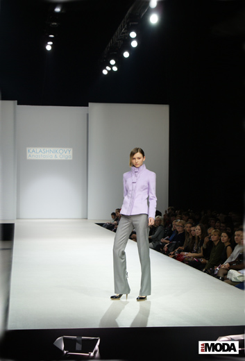 20100322 Volvo – Неделя моды в Москве. Показ коллекции Anastasia&Olga Kalashnikovy «Она» (сезон осень-зима 2010/2011). Фотография Валентины Кузнецовой, ИА «РИА МОДА».