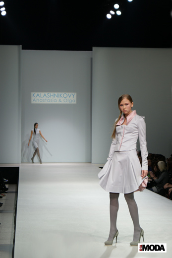 20100322 Volvo – Неделя моды в Москве. Показ коллекции Anastasia&Olga Kalashnikovy «Она» (сезон осень-зима 2010/2011). Фотография Валентины Кузнецовой, ИА «РИА МОДА».