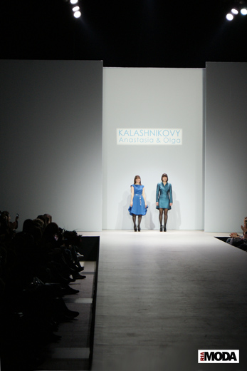 20100322 Volvo – Неделя моды в Москве. Показ коллекции Anastasia&Olga Kalashnikovy «Она» (сезон осень-зима 2010/2011). Фотография Валентины Кузнецовой, ИА «РИА МОДА».