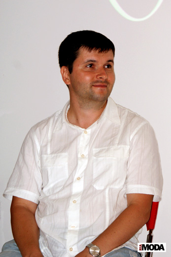 20100722 Мастер-класс Летней школы fashion-журналистики. Дмитрий Бабушкин, Интермода.ру. Фотография Валентины Кузнецовой, ИА «РИА МОДА».