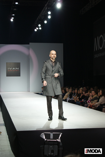 20100324 Volvo – Неделя моды в Москве. Показ коллекции Ивана Айплатова (сезон осень-зима 2010/2011). Фотография Валентины Кузнецовой, ИА «РИА МОДА».