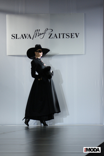 20100401 Russian Fashion Week. Показ коллекции Вячеслава Зайцева «МЕТАМОРФОЗЫ» (осень-зима 2010/2011). Фотография Александра Кузнецова, ИА «РИА МОДА».