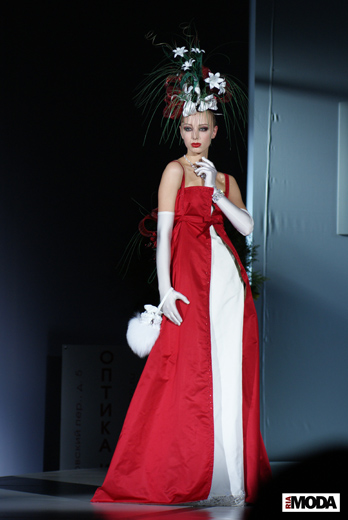 20100401 Russian Fashion Week. Показ коллекции Вячеслава Зайцева «МЕТАМОРФОЗЫ» (осень-зима 2010/2011). Фотография Александра Кузнецова, ИА «РИА МОДА».