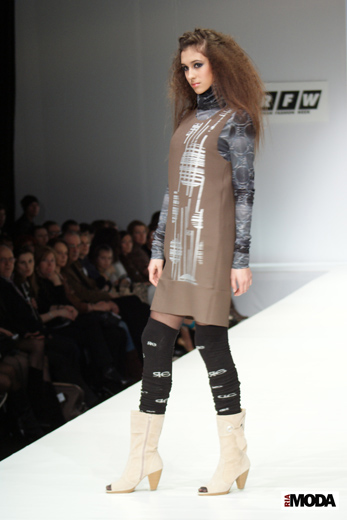 20100403 Russian Fashion Week. Показ коллекции Яны Гатауллиной «Одуванчик» (сезон осень-зима 2010/2011). Фотография Валентины Кузнецовой, ИА «РИА МОДА».