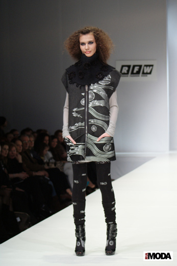 20100403 Russian Fashion Week. Показ коллекции Яны Гатауллиной «Одуванчик» (сезон осень-зима 2010/2011). Фотография Валентины Кузнецовой, ИА «РИА МОДА».