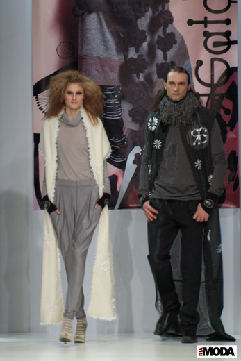 20100403 Russian Fashion Week. Показ коллекции Яны Гатауллиной «Одуванчик» (сезон осень-зима 2010/2011). Фотография Валентины Кузнецовой, ИА «РИА МОДА».