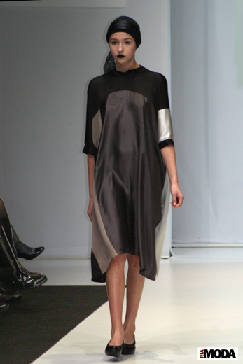 20100403 Russian Fashion Week. Показ коллекции Олега Бирюкова (сезон осень-зима 2010/2011). Фотография Ивана Бурняшева, ИА «РИА МОДА».