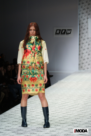 20100403 Russian Fashion Week. Показ коллекции Ольги Самощенко (сезон осень-зима 2010/2011). Фотография Валентины Кузнецовой, ИА «РИА МОДА».