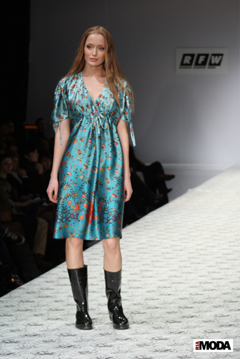 20100403 Russian Fashion Week. Показ коллекции Ольги Самощенко (сезон осень-зима 2010/2011). Фотография Валентины Кузнецовой, ИА «РИА МОДА».