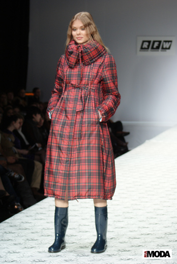 20100403 Russian Fashion Week. Показ коллекции Ольги Самощенко (сезон осень-зима 2010/2011). Фотография Валентины Кузнецовой, ИА «РИА МОДА».