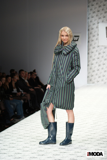 20100403 Russian Fashion Week. Показ коллекции Ольги Самощенко (сезон осень-зима 2010/2011). Фотография Валентины Кузнецовой, ИА «РИА МОДА».