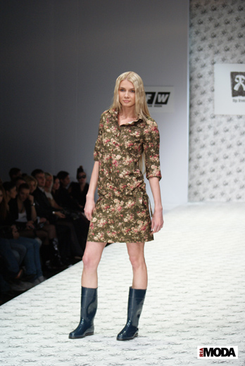 20100403 Russian Fashion Week. Показ коллекции Ольги Самощенко (сезон осень-зима 2010/2011). Фотография Валентины Кузнецовой, ИА «РИА МОДА».