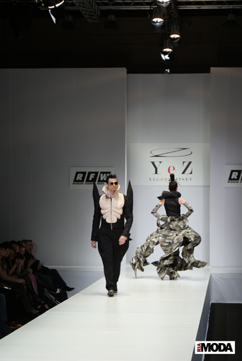 20100404 Russian Fashion Week. Показ коллекции Егора Зайцева (сезон осень-зима 2010/2011). Фотография Валентины Кузнецовой, ИА «РИА МОДА».