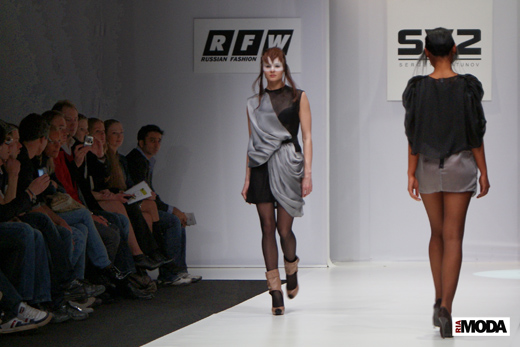 20100404 Russian Fashion Week. Показ коллекции SV2 (сезон осень-зима 2010/2011). Фотография Валентины Кузнецовой, ИА «РИА МОДА».