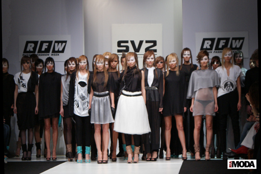 20100404 Russian Fashion Week. Показ коллекции SV2 (сезон осень-зима 2010/2011). Фотография Валентины Кузнецовой, ИА «РИА МОДА».