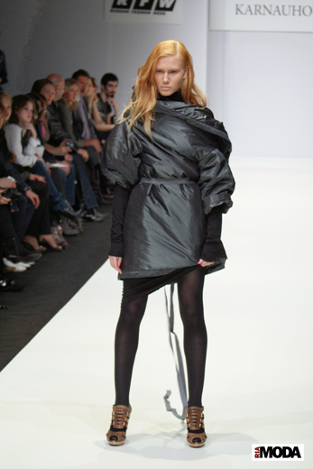 20100404 Russian Fashion Week. Показ коллекции Лены Карнауховой «Сражаясь с зимой» (сезон осень-зима 2010/2011). Фотография Валентины Кузнецовой, ИА «РИА МОДА».