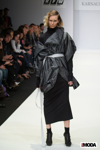 20100404 Russian Fashion Week. Показ коллекции Лены Карнауховой «Сражаясь с зимой» (сезон осень-зима 2010/2011). Фотография Валентины Кузнецовой, ИА «РИА МОДА».