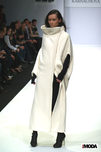 20100404 Russian Fashion Week. Показ коллекции Лены Карнауховой «Сражаясь с зимой» (сезон осень-зима 2010/2011). Фотография Валентины Кузнецовой, ИА «РИА МОДА».