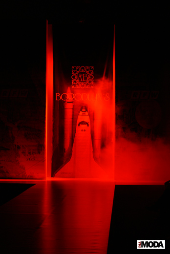 20100404 Russian Fashion Week. Показ коллекции Анны и Алексея Бородулиных «SOLYARIS» (сезон осень-зима 2010/2011). Фотография Валентины Кузнецовой, ИА «РИА МОДА».