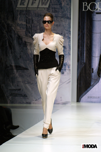 20100404 Russian Fashion Week. Показ коллекции Анны и Алексея Бородулиных «SOLYARIS» (сезон осень-зима 2010/2011). Фотография Валентины Кузнецовой, ИА «РИА МОДА».