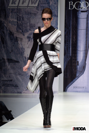 20100404 Russian Fashion Week. Показ коллекции Анны и Алексея Бородулиных «SOLYARIS» (сезон осень-зима 2010/2011). Фотография Валентины Кузнецовой, ИА «РИА МОДА».