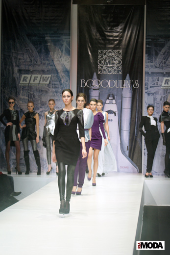 20100404 Russian Fashion Week. Показ коллекции Анны и Алексея Бородулиных «SOLYARIS» (сезон осень-зима 2010/2011). Фотография Валентины Кузнецовой, ИА «РИА МОДА».