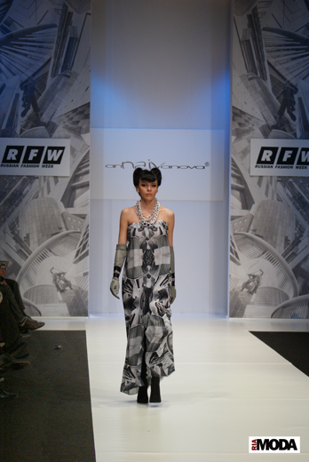 20100405 Russian Fashion Week. Показ коллекции Анны Ивановой (сезон осень-зима 2010/2011). Фотография Валентины Кузнецовой, ИА «РИА МОДА».