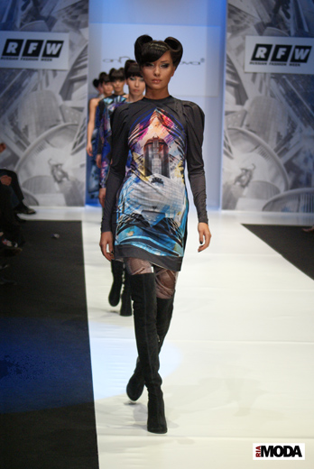20100405 Russian Fashion Week. Показ коллекции Анны Ивановой (сезон осень-зима 2010/2011). Фотография Валентины Кузнецовой, ИА «РИА МОДА».