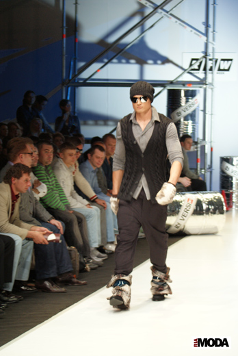 20100405 Russian Fashion Week. Показ коллекции Лады Калининой и Никиты Михайлова (сезон осень-зима 2010/2011). Фотография Валентины Кузнецовой, ИА «РИА МОДА».
