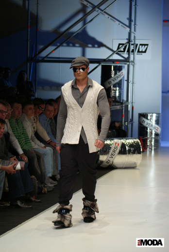 20100405 Russian Fashion Week. Показ коллекции Лады Калининой и Никиты Михайлова (сезон осень-зима 2010/2011). Фотография Валентины Кузнецовой, ИА «РИА МОДА».