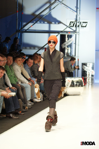 20100405 Russian Fashion Week. Показ коллекции Лады Калининой и Никиты Михайлова (сезон осень-зима 2010/2011). Фотография Валентины Кузнецовой, ИА «РИА МОДА».