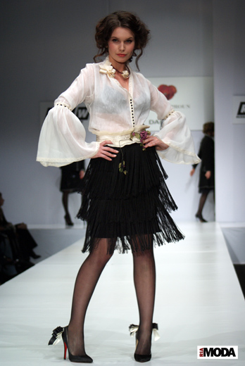 20100405 Russian Fashion Week. Показ коллекции Елены Супрун «Darling» (сезон осень-зима 2010/2011).Фотография Валентины Кузнецовой, ИА «РИА МОДА».